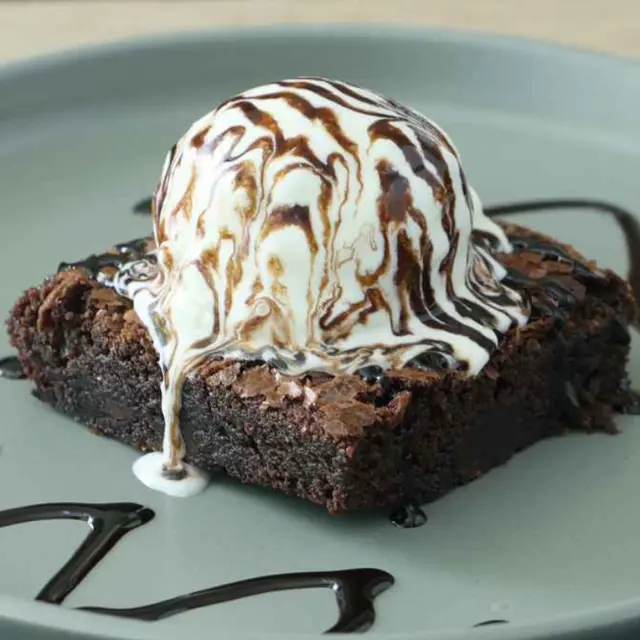 Fudge Brownie With Vanilla Icecream